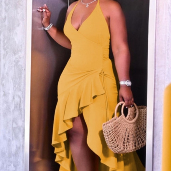 Dresses & Skirts - NWT Sexy ruffle dress